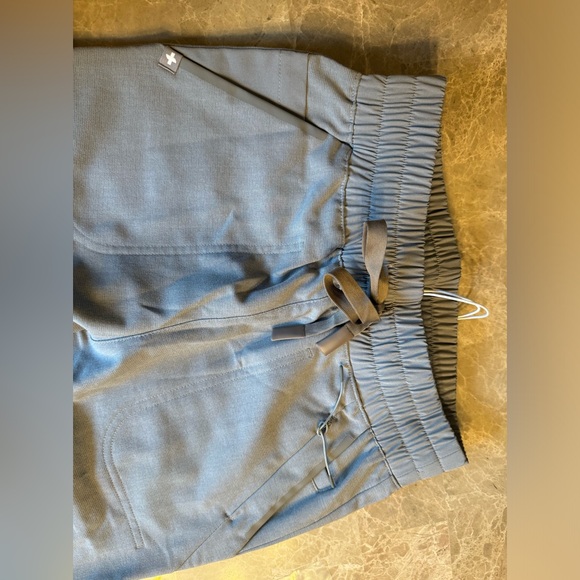 CHARLOTTE 21 POCKET SLIM SCRUB PANTS - Picture 2 of 10